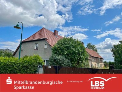 Teilsaniertes Landhaus mit großer Scheune