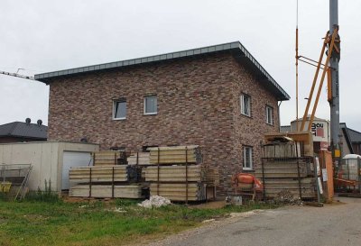 NEUBAU 4 Zimmer Wohnung mit Garten und Garage