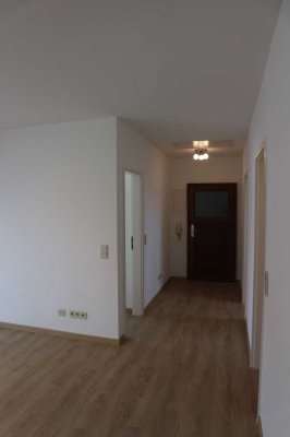 Helle 2-Zimmer-Wohnung an berufstätigen/ studierenden Single, Paar zu verm.