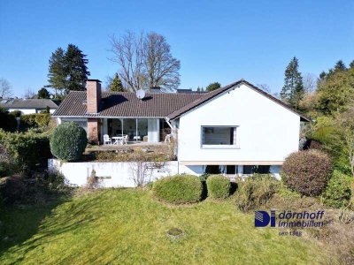 Wohnen auf einer Ebene, freist. 1-Familienhaus mit Panoramablick ins Sauerland