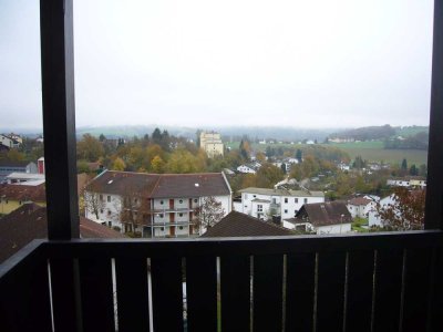 Stilvolle, sanierte 2-Zimmer-Wohnung mit Balkon und Einbauküche in Passau