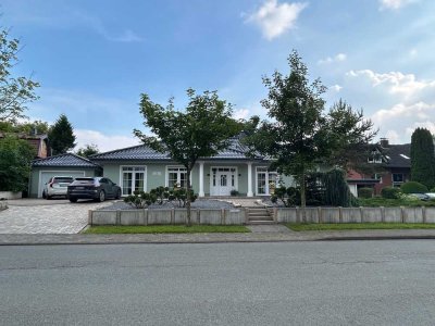 Exklusives Anwesen mit Bungalow, Einliegerwohnung, Garagen in Lichtenau-Asseln