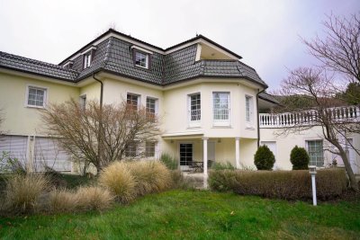 Luxusresidenz mit Indorpool und schönem Garten in exklusiver Lage in Baden