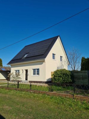 Einfamilienhaus PV-Anlage Wärmepumpe