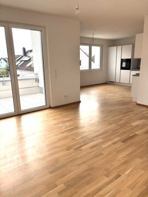 Penthouse Erstbezug: 3 -4 Zimmer: Parkett / Terrasse/ EBK/ Stellplatz uvm. im Herzen von Maintal