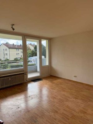 Schön geschnittene 3-Zimmer Wohnung mit großem Balkon und Einzelgarage