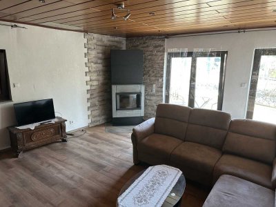 Schöne 4 Zimmer Wohnung mit Terrasse und EKB zu vermieten.