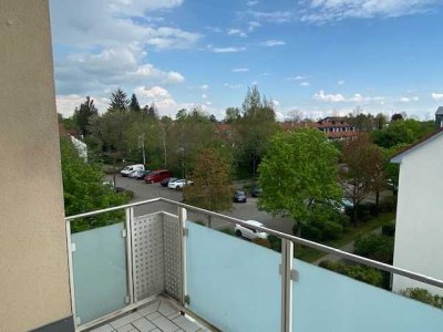 Schöne  moderne 3 Zimmer - DG-Wohnung in bester Lage am Grünzug