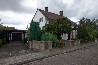 Ansprechendes Einfamilienhaus in Landau, beste Wohnlage, 5-Zimmer, Wintergarten, Terasse, 2 Balkone