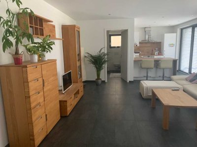 Neuwertige 2-Zimmer Wohnung in bester Lage mit Einzelgarage & Einbauküche