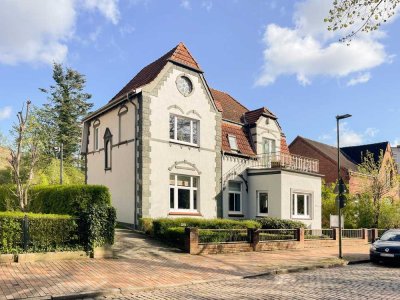 Exquisite Jugendstilvilla in Neumünster: Historischer Charme trifft Moderne