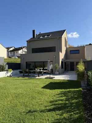 Modernes Einfamilienhaus mit Smarthome, Einbauküche und Garten in Partenstein