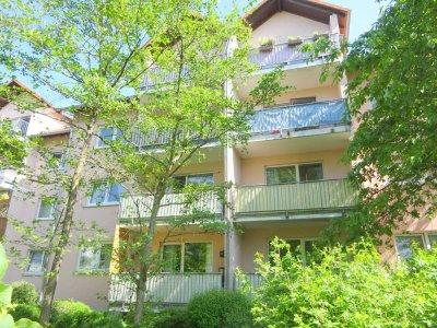 3-Zimmer-Dachgeschoss-Wohnung * Balkon * EBK * grüne Lage