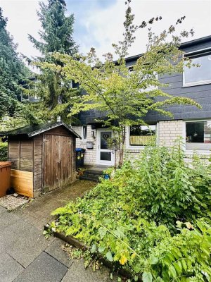 Vermietetes Reihenmittelhaus mit 4,5 Zimmern, Keller sowie Carport // Tauernweg, Kiel