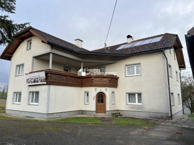 Großzügiges Zweifamilienhaus mit Charme und Ruhe