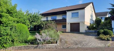 Freistehendes Einfamilienhaus mit Ausbaureserve, Garten, Terrasse und Garage in ruhiger Wohnlage