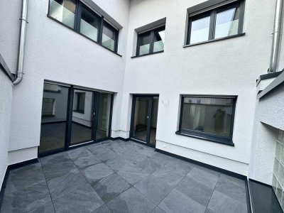 - Erstbezug nach Kernsanierung -  3-Zimmer-Wohnung mit gehobener Innenausstattung und Balkon