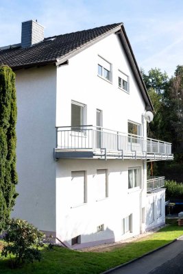 Schöne, helle 3-Zimmer-Wohnung mit gehobener Innenausstattung mit Balkon und EBK in Waldsolms