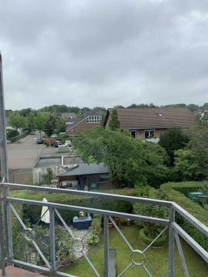 Modernisierte Wohnung mit vier Zimmern sowie Balkon und EBK in Meerbusch