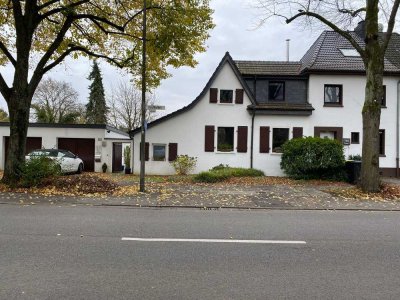 Gemütliches 4-Zimmer-Reihenendhaus in Krefeld Benrad-Süd mit Doppelgarage und großem Grundstück