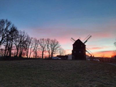 Umgebindehaus mit Mühle, erhaben über dem Dorf, mit gehobener Innenausstattung in der Oberlausitz