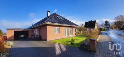 Moderner Niedrigenergie-Bungalow mit Ausbaureserve im Dachgeschoss am nahe gelegenen Selenter See