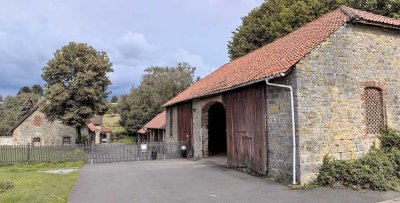 Resthof mit idyllischem Bachlauf auf 3,5 ha zu verkaufen