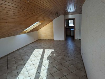 Schöne 3-Zimmer-Dachgeschosswohnung mit EBK in Beilstein