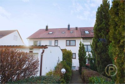 Reihenmittelhaus mit direkter Feldlage, Garage und Garten.