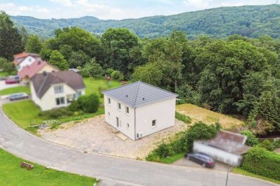 Erstbezug! Schickes EFH mit großem Grundstück und eigenem Wald