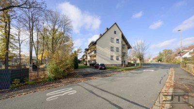 Gepflegte 2-Zimmer-Wohnung mit Balkon, Einbauküche und Blick ins Grüne!