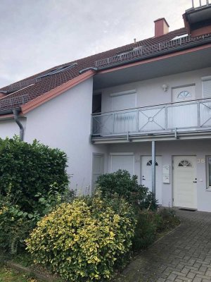 Freundliche 2-Zimmer-EG-Wohnung mit Terrasse, Einbauküche und Einstellplatz in Hannover