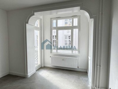 Stilvolle 4-Zimmer Wohnung in Altbau mit Erker, neuer Einbauküche, Balkon, aktuell in Renovierung