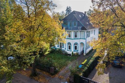 Im Dornröschenschlaf – Villa in Bestlage mit 6 Wohneinheiten