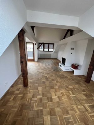 Helle 4- Zimmer DG-Wohnung mit Garten