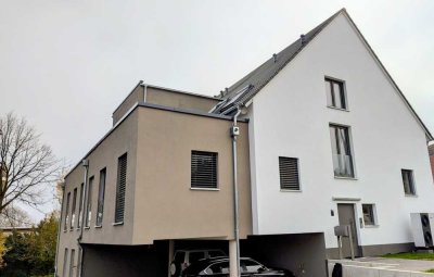 Neuwertige Wohnung mit drei Zimmern sowie Balkon und EBK in Fulda-Neuenberg