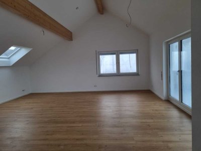 Aussichtsreiche 4-Zimmer-DG-Wohnung mit großem Balkon und Einbauküche