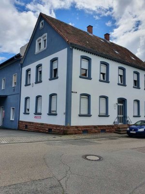 2 Zimmer Erdgeschosswohnung mit Terrasse und Stellplatz in Rülzheim