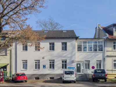 Wohn- und Geschäftshaus mit attraktiver Maisonette-Wohnung, Praxis und Einliegerwohnung, nahe S-Bhf