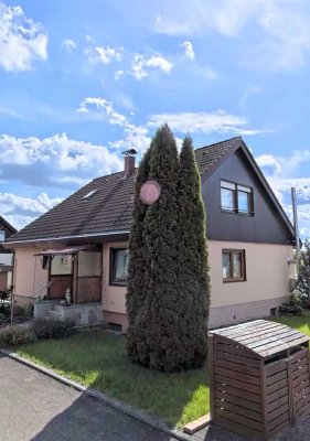 Familienfreundliches Einfamilienhaus mit Kamin, Südterrasse und Solaranlage in ruhiger Lage