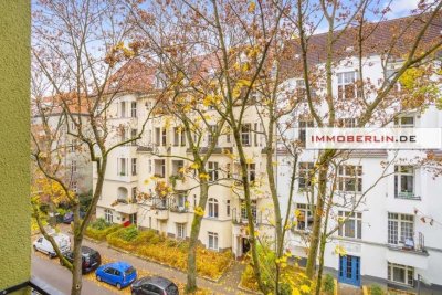 IMMOBERLIN.DE - Toplage: Charmante Stuck-Altbauwohnung mit Südbalkon