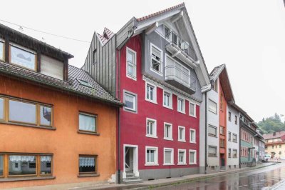 Sofort wohlfühlen: 3-Zi.-ETW mit Balkon und Fußbodenheizung in Innenstadtlage von Elzach