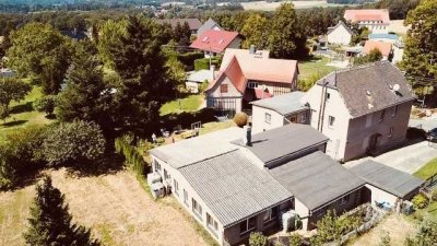 Einfamilienhaus mit großem Nebengelass (Werkstatt) und grüner Gartenoase