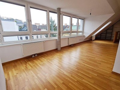 ROLLINGERGASSE, DACHGESCHOSS, 106 m2 Maisonette mit 30 m2 Terrasse, Wohnküche, 2 Zimmer, Wannenbad, Parketten, WG-geeignet