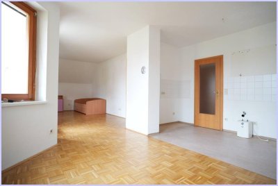 Zentrale 3-Zimmer Wohnung im Grünen. gepflegte Anlage, Toller Balkon, Gemeinschaftsgarten, Parkplatz