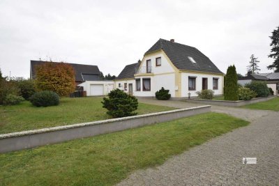 Solides Haus aus 1937 
mit 939 m² Grundstück
+ Garage + Garten + Anbau
mit Renovierungsbedarf