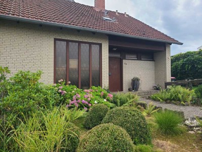 Einfamilienhaus mit viel Potenzial und großem Garten in Lenglern