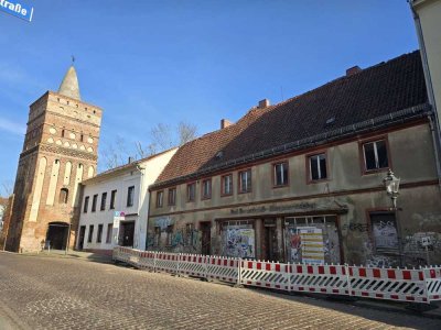 Sanierungsbedürftiges Stadthaus am alten Stadtturm (Denkmalschutz)