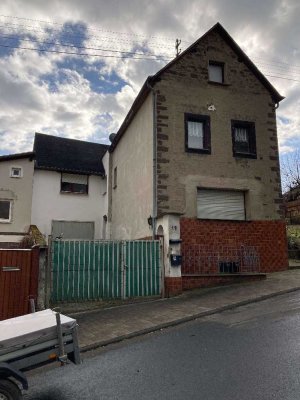 Großzügiges Einfamilienhaus mit Hof und Garage in Saffig