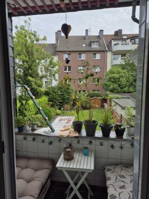 Gemütliche 3-Raum-Wohnung mit Balkon und Einbauküche in Essen-Holsterhausen